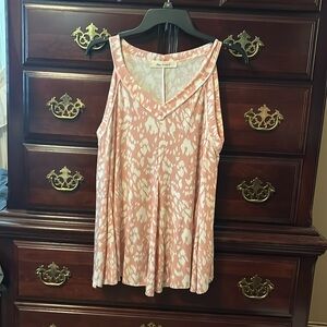 Pink  & white flowy tank like new. Large